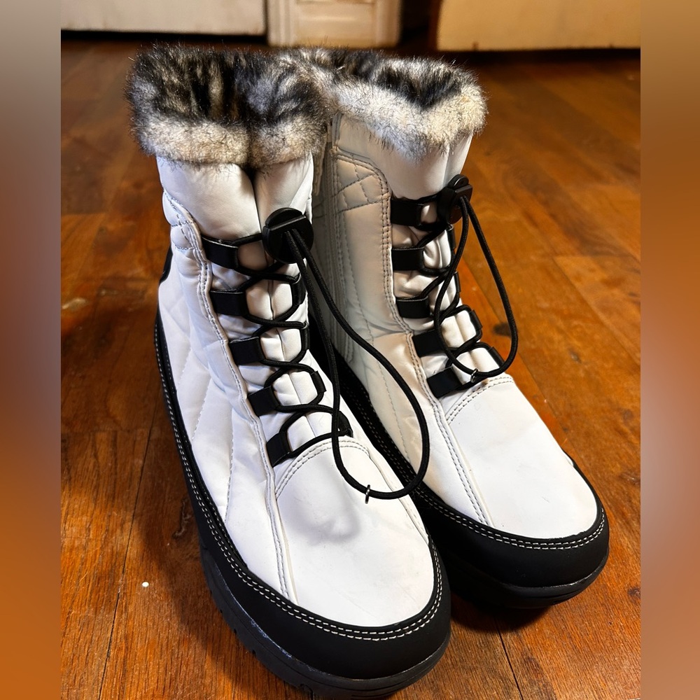 Totes White Faux-Fur Trim Winter Lace-Up Boots with Black Accents